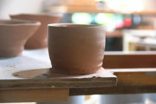 成都這所軍工廠，曾經造火藥現在搞文藝，耍一天都不得累